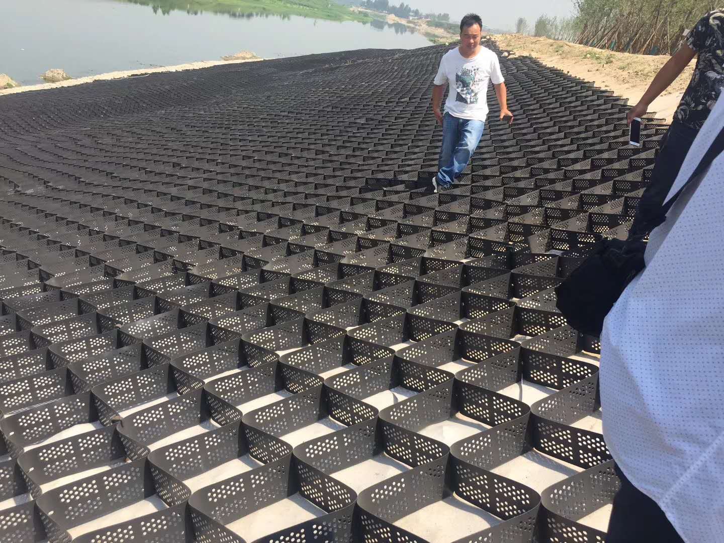 福州土工格室的應(yīng)用